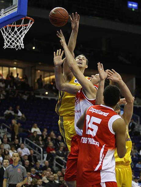 队摆脱困境 队摆脱困境