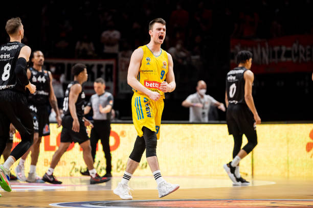 首冠背后的 首冠背后的